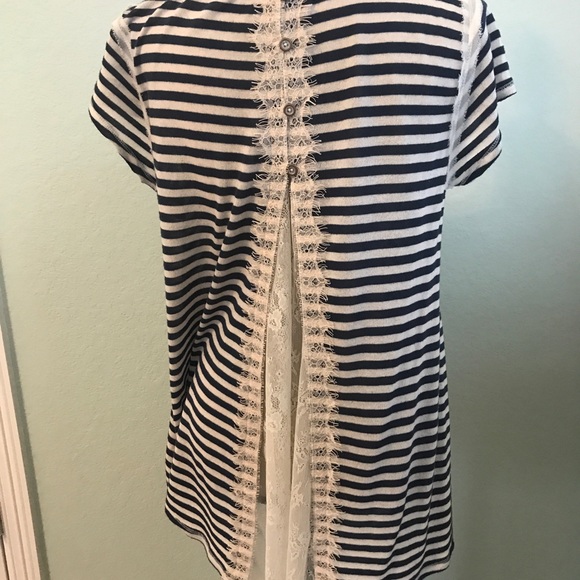 Ladies top - Picture 2 of 3